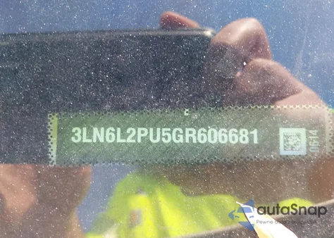 2016 Lincoln Mkz Hybrid Black Label z USA, uszkodzony, nr VIN 3LN6L2PU5GR606681